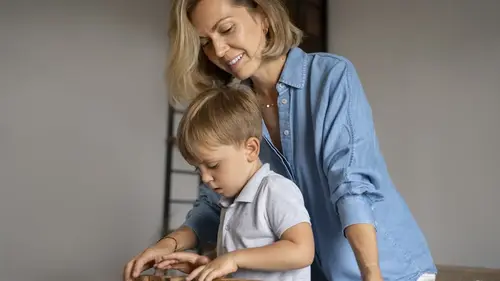 Ama ou governanta: qual é a diferença e quem escolher para o seu filho