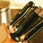 como-e-realmente-necessario-guardar-corretamente-as-facas-na-cozinha.webp.webp