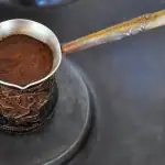 como-preparar-um-cafe-delicioso-numa-turba-no-fogao-as.webp.webp