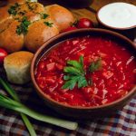Embora sem carne, mas muito saboroso: cozo um borscht rico